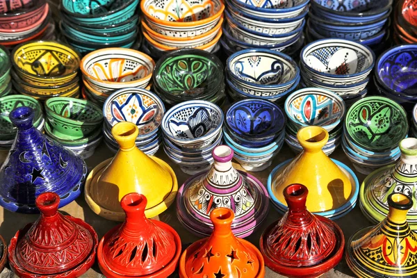Multicolored pottery on sale — Stock Photo, Image