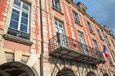Red building in Place des Vosges