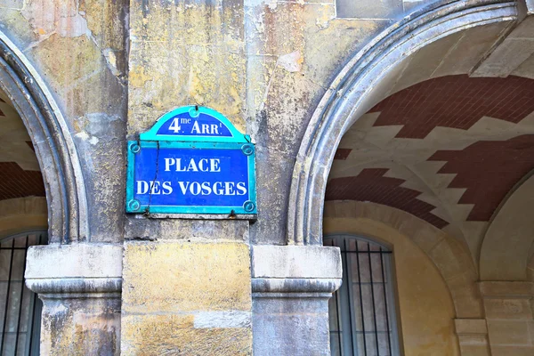 Place des Vosges blå tecken — Stockfoto