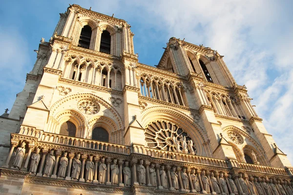 Bottom view of  Notre Dame in Paris — Stock Photo, Image