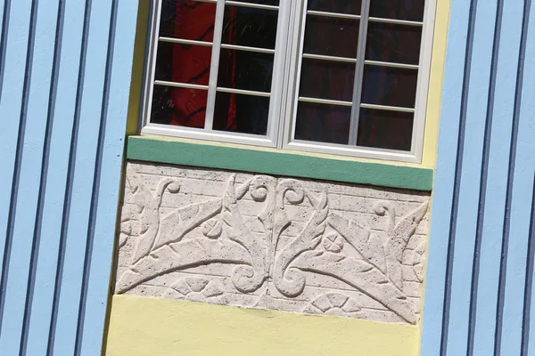 Colorful moldings and window on wall — ストック写真