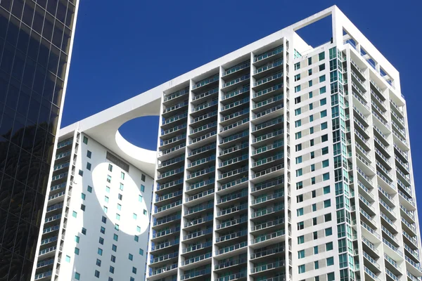 Contemporary apartment building — Stock Photo, Image