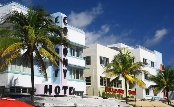 Neon hotel sign on building — Stock Photo, Image