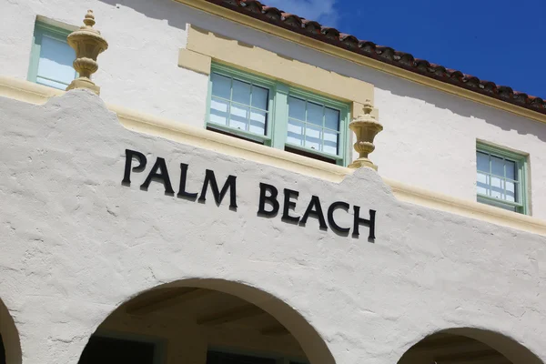 Black Palm Beach sinal na parede — Fotografia de Stock