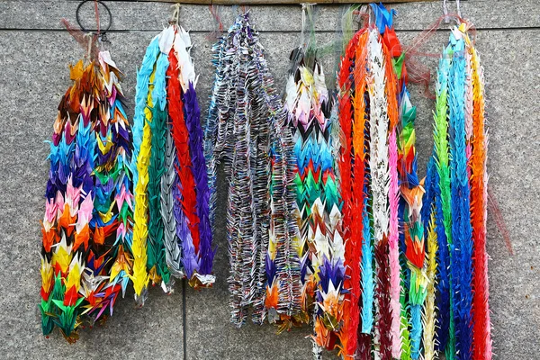 Collares de origami en templo sintoísta — Foto de Stock