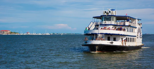Ferry on Cooper river, Charleston — 스톡 사진