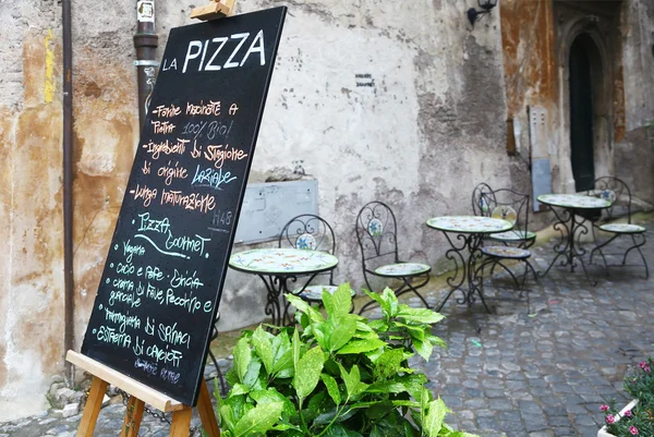 Menu de pizza no quadro negro — Fotografia de Stock