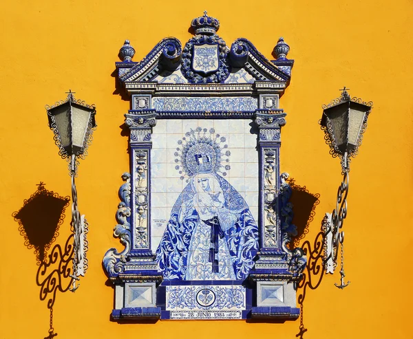 Målad kakel med Jungfru Maria — Stockfoto