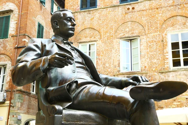 Estátua de Giacomo Puccini — Fotografia de Stock