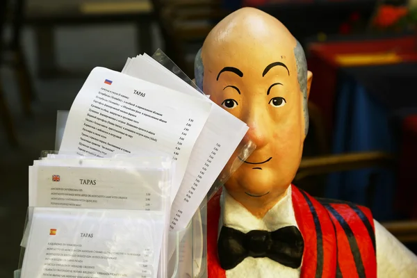 Sculpture of waiter showing menus — Stock Photo, Image