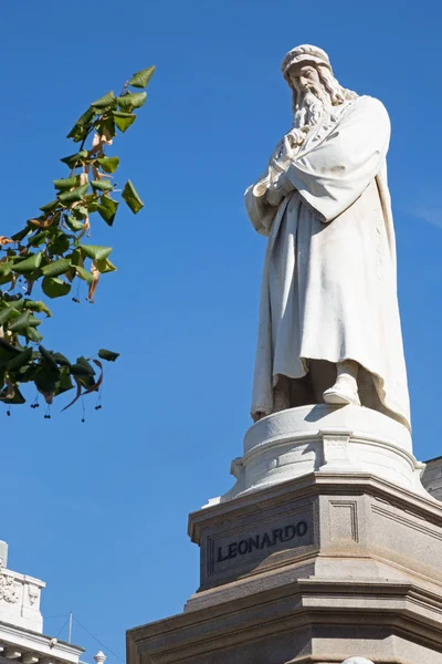 Statue of Leonardo da Vinci — Stock Photo, Image