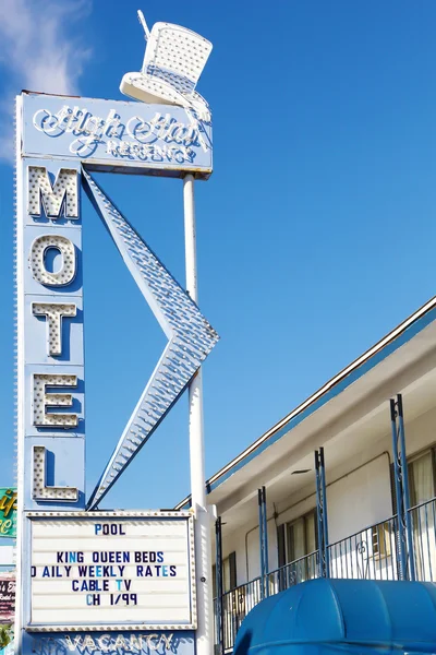 Vintage motel sign in Las Vegas — Stock Photo, Image