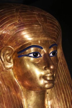 Tuya 'nın tabutu, yüzünün ayrıntıları.