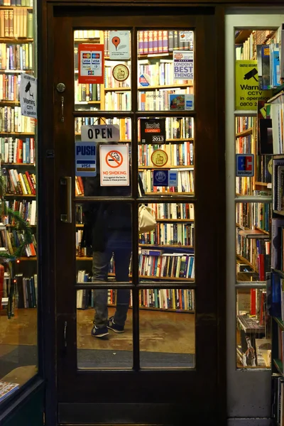 Ajtót, egy könyvesboltot a Charing Cross Road — Stock Fotó