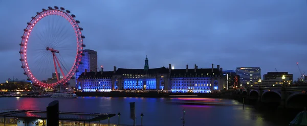 Alacakaranlıkta Thames ışıkları — Stok fotoğraf