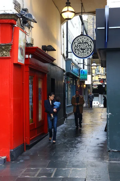 Ruelle étroite dans le centre de Londres — Photo