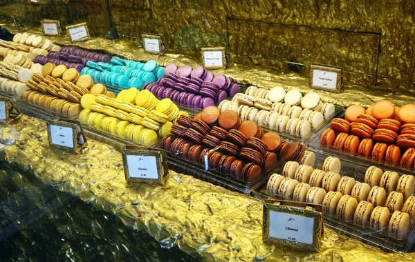 Macaron Çerezler penceresinde Laduree deposunun — Stok fotoğraf