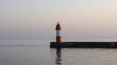Limandan çıkarken güzel bir deniz feneri.