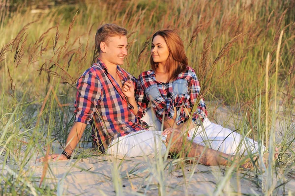 Hermosa pareja —  Fotos de Stock