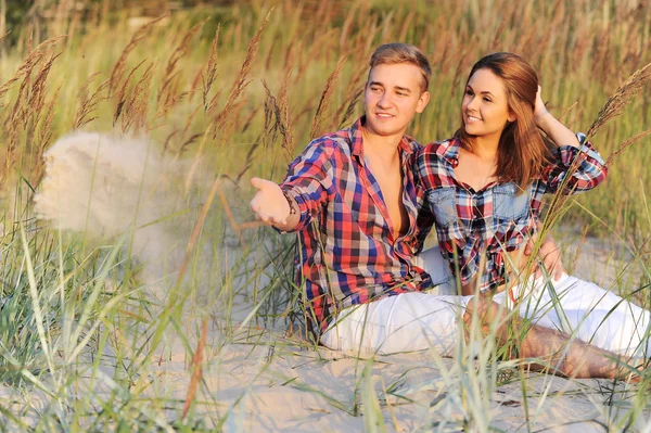 Hermosa pareja —  Fotos de Stock