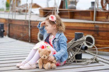 Çok güzel, genç bir kız