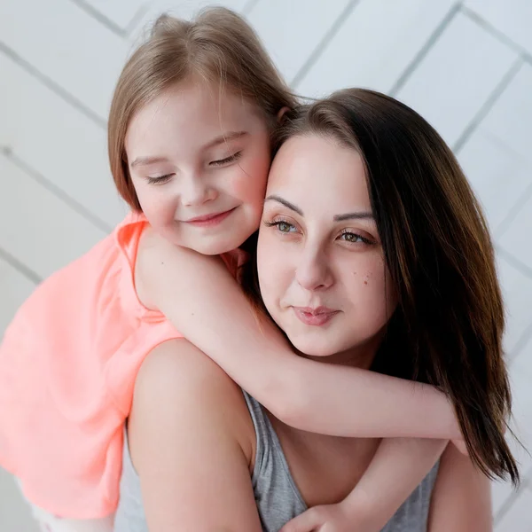 Hermosa familia —  Fotos de Stock