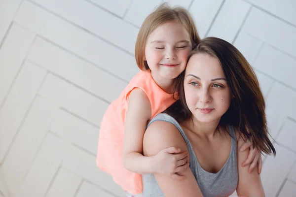 Hermosa familia —  Fotos de Stock