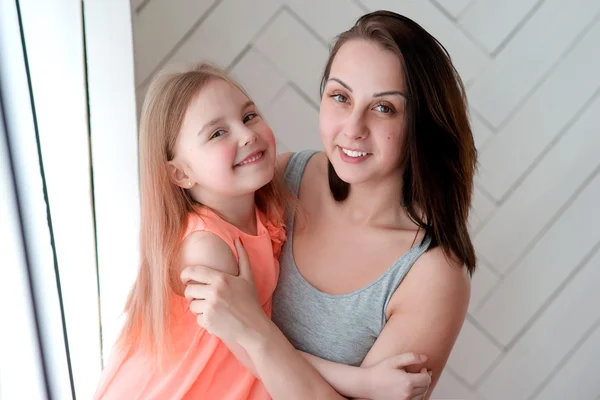 Hermosa familia —  Fotos de Stock