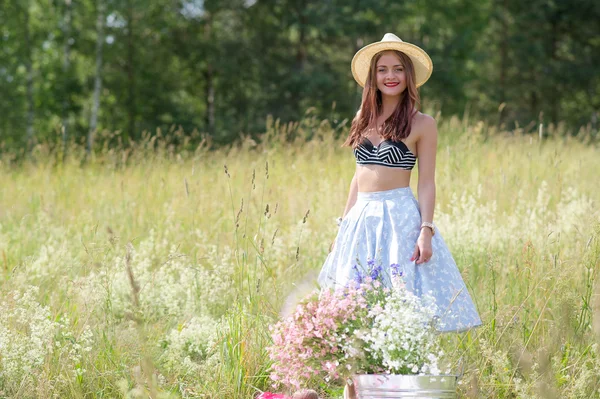 Ragazza all'aperto — Foto Stock