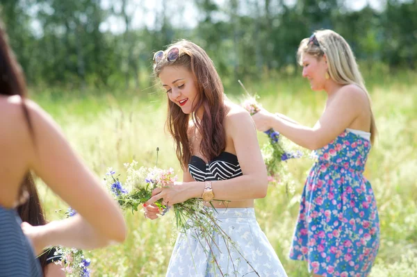 Ragazza all'aperto — Foto Stock