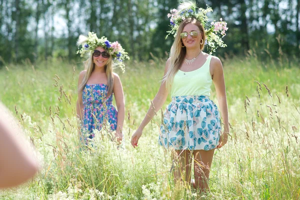 Mädchen im Freien — Stockfoto