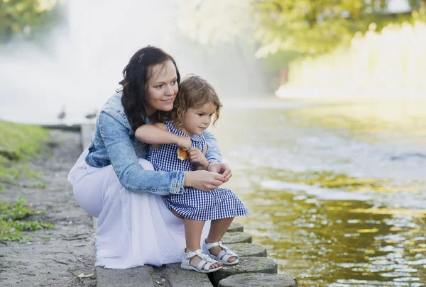 Mãe e filha — Fotografia de Stock