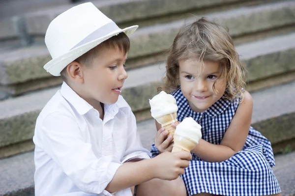 Brother and daughter — Stock Photo, Image