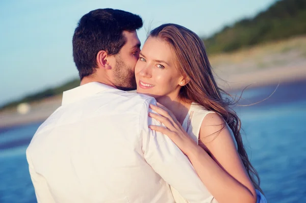 Draguta cuplu pe plaja — Fotografie, imagine de stoc