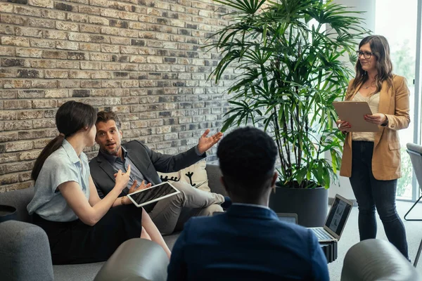 Multiracial Group Entrepreneurs Developing New Project Meeting Grupp Affärsmän Som — Stockfoto