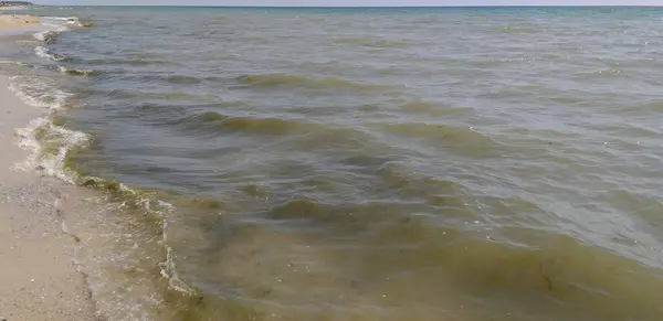 自然背景 海浪翻滚上岸 — 图库照片