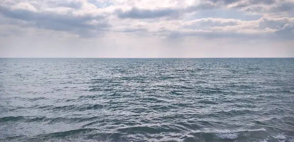 Fondo Horizontal Mar Tranquilo Cielo Con Nubes — Foto de Stock