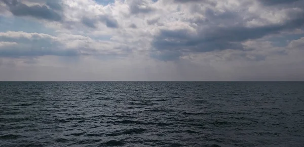 Fundo Tempestuoso Mar Escuro Nuvens Dramáticas — Fotografia de Stock