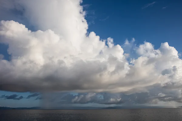 雲と熱帯太平洋域 — ストック写真