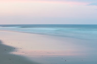 Cape Cod Plajı'nda Alacakaranlıkta Pastel Renkler