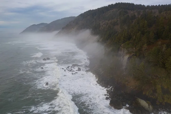 Nebelschwaden Ziehen Über Die Atemberaubende Küste Nordkaliforniens Klamath Diese Unglaubliche — Stockfoto