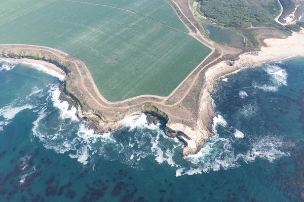 Волны Тихого Океана Обрушиваются Суровое Живописное Побережье Калифорнии Недалеко Санта — стоковое фото