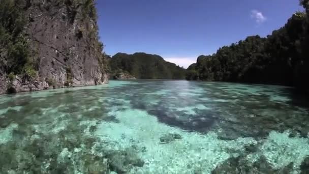 Engebeli kireçtaşı Adaları — Stok video