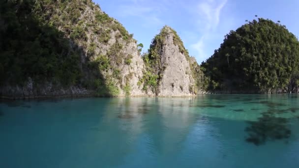 Rugged limestone islands — Stock Video