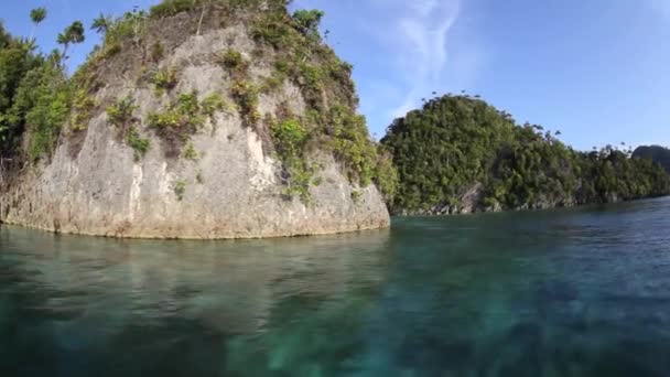 Rugged limestone islands — Stock Video