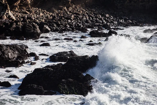 Мощные волны на Калифорнийском побережье — стоковое фото