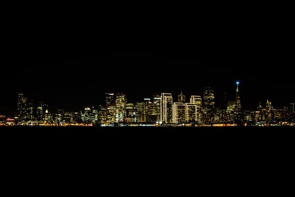 Paisaje urbano de San Francisco por la noche — Foto de Stock