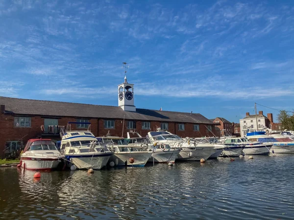 Yatlar, tekneler liman, eski limanlar.