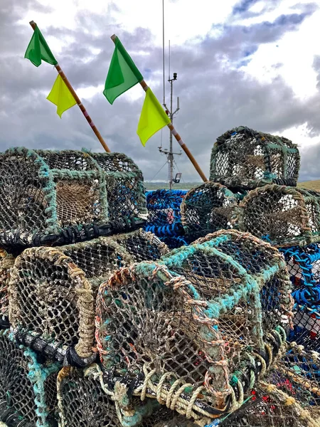 Istakoz ve yengeç kapanlarını kapatın.