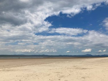 İrlanda Deniz Kıyısı, gelgit ve kum tabanı. 